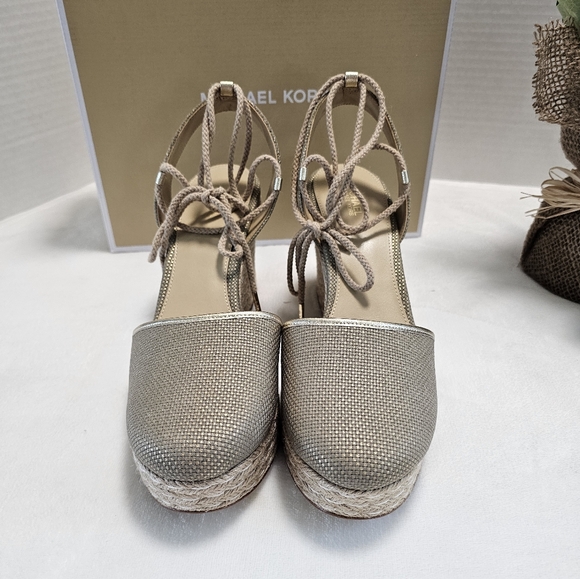 🥳HP🎉NWT Michael Kors Margie Closet Toe Wedge Metallic Canvas - Picture 3 of 12